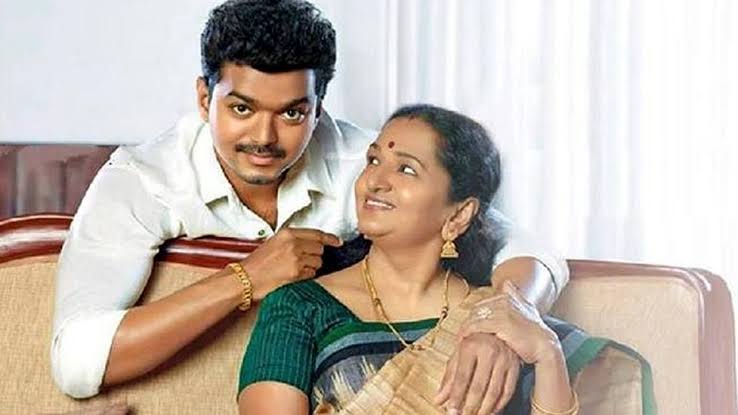Vijay With his Mother Photo Goes Viral!!!